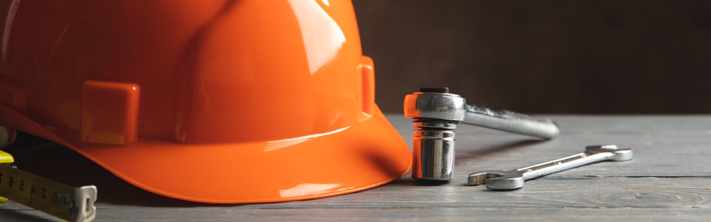 Internal Image_The Importance of High-Quality Tools in Steel Construction_Safety hard hat and steel tools